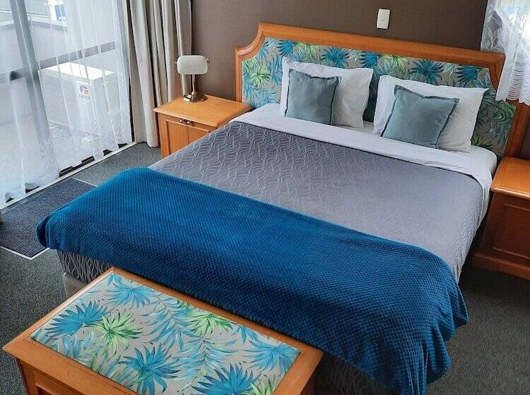 패밀리 아파트, Pembrooke Motor Lodge