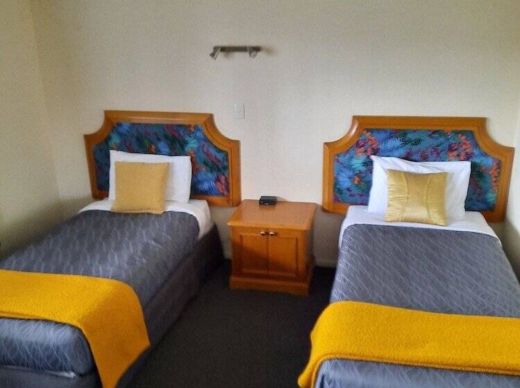 Семейные Апартаменты, Pembrooke Motor Lodge