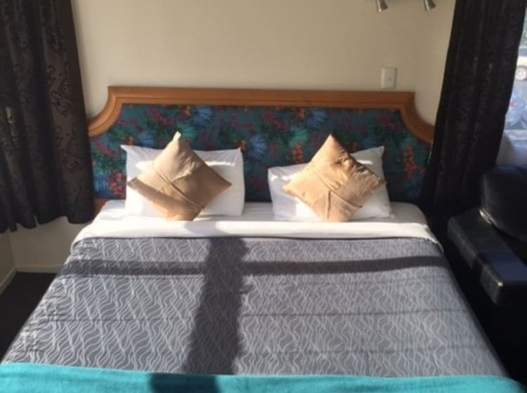 패밀리 아파트, Pembrooke Motor Lodge