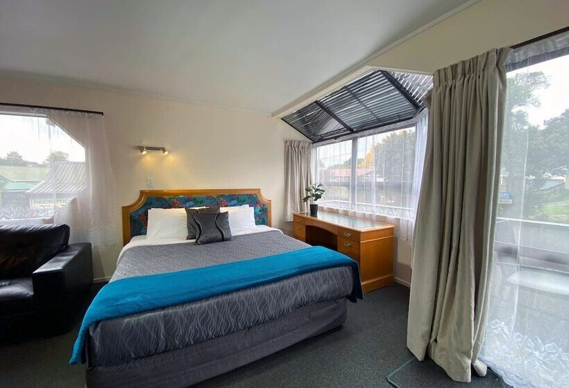 Студия Стандарт, Pembrooke Motor Lodge