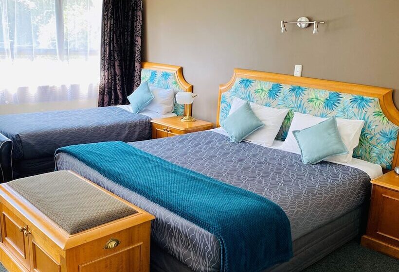 스탠다드 스튜디오, Pembrooke Motor Lodge