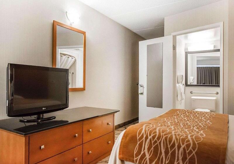 스탠다드 스튜디오, Pembrooke Motor Lodge