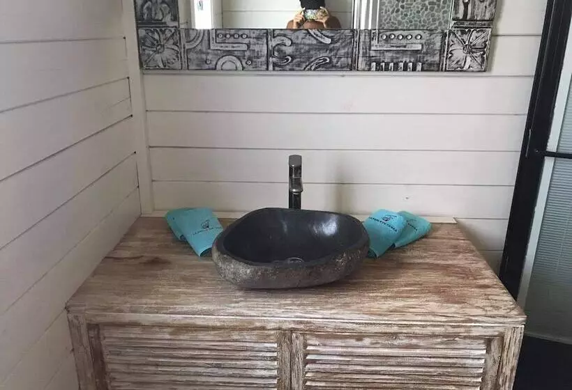 بانگلوی استاندارد, La Perle Tahaa