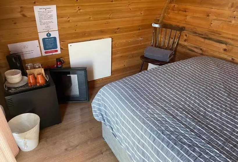 Basic-huone, Rossendale Holiday Cottages & Spa