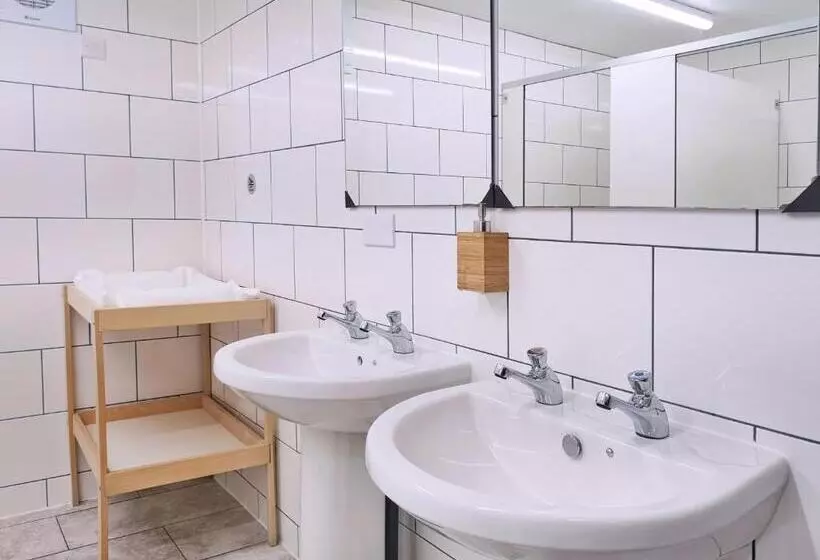 Basic-huone, Rossendale Holiday Cottages & Spa