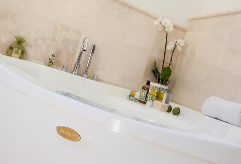 جناح ديلوكس, Il Castello Di San Ruffino