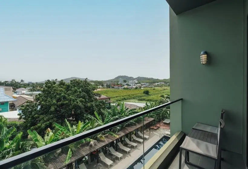 اتاق لوکس با چشم‌انداز استخر, Sugar Marina Hotel  Aviator  Phuket Airport