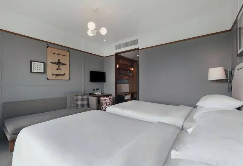 اتاق لوکس با چشم‌انداز استخر, Sugar Marina Hotel  Aviator  Phuket Airport