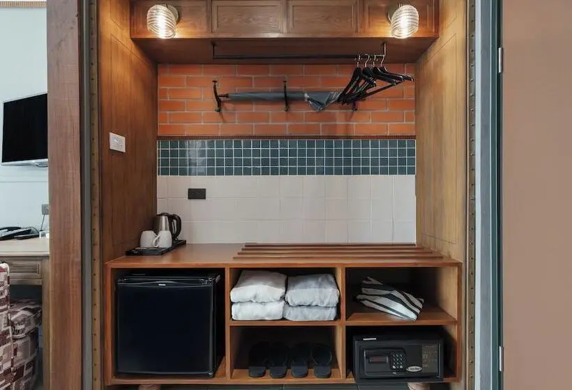 اتاق لوکس با چشم‌انداز استخر, Sugar Marina Hotel  Aviator  Phuket Airport