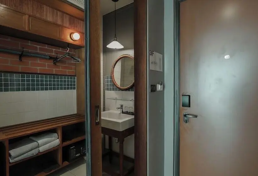 اتاق لوکس با چشم‌انداز استخر, Sugar Marina Hotel  Aviator  Phuket Airport