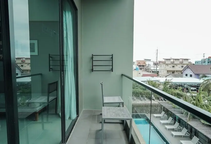 اتاق لوکس با چشم‌انداز استخر, Sugar Marina Hotel  Aviator  Phuket Airport