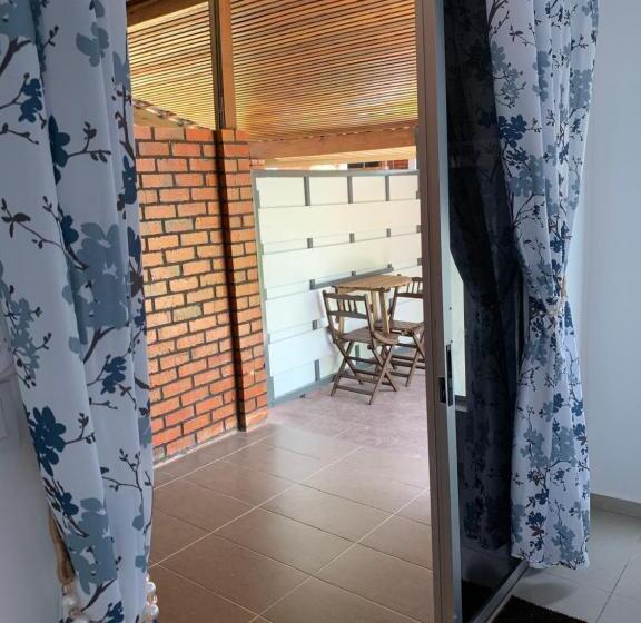 스위트, Hujung Kampung