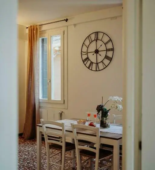 سوییت خانوادگی, Palazzetto Barnaba