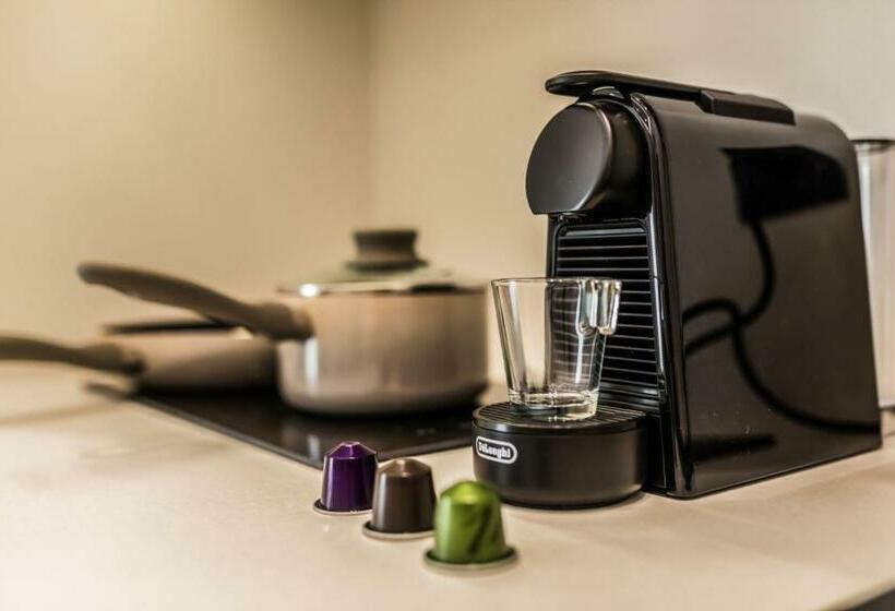 جناح ديلوكس, Naxian Secret