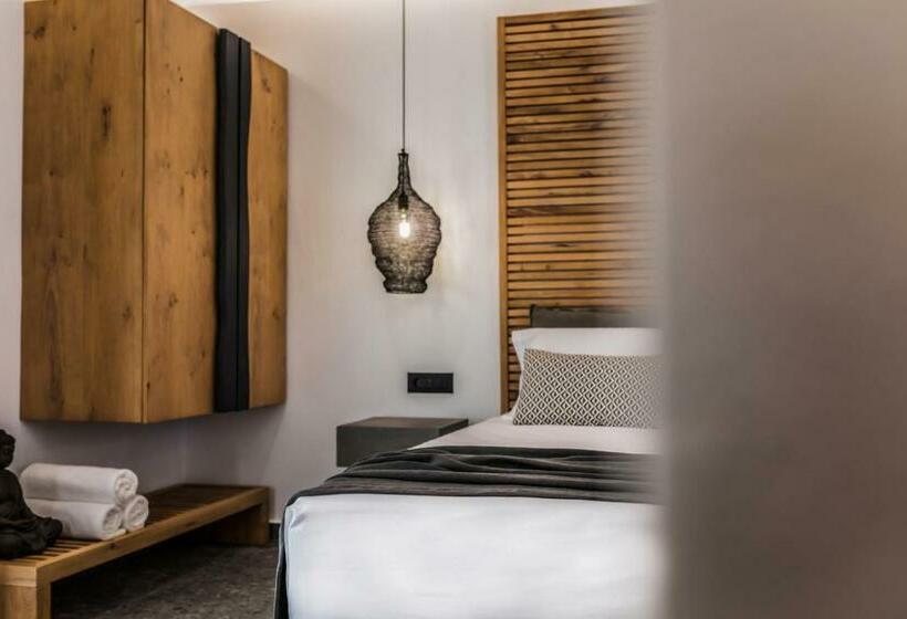 جناح ديلوكس, Naxian Secret