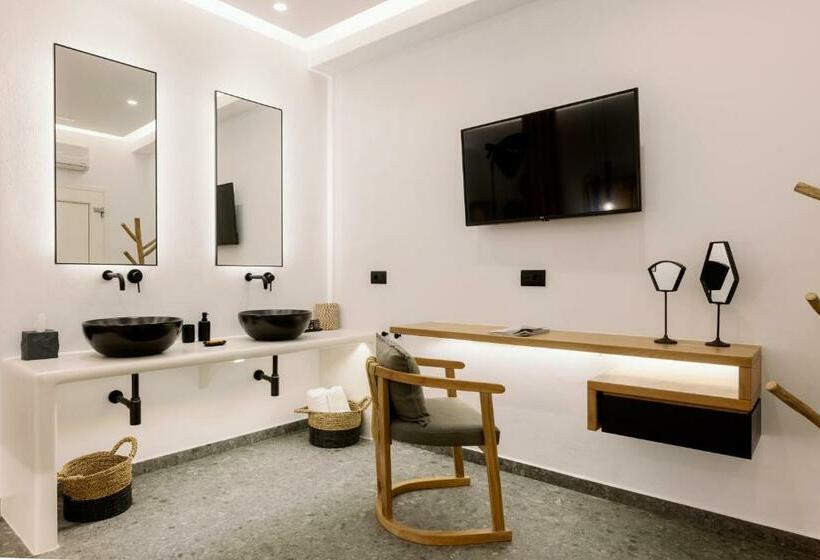 جناح ديلوكس, Naxian Secret