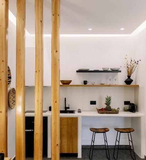 جناح ديلوكس, Naxian Secret