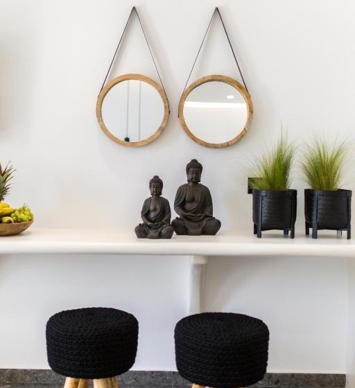 جناح ديلوكس, Naxian Secret