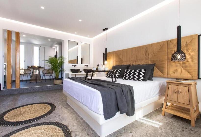 جناح ديلوكس, Naxian Secret