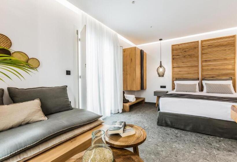 جناح جونيور, Naxian Secret