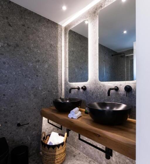 جناح سوبيريور, Naxian Secret