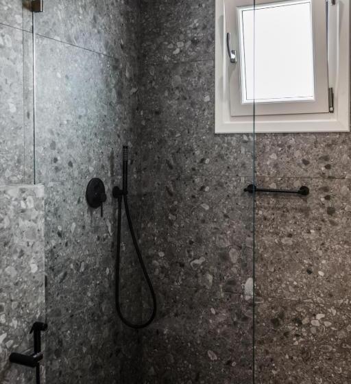 جناح سوبيريور, Naxian Secret