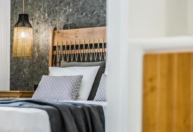 جناح سوبيريور, Naxian Secret