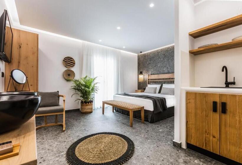 جناح مزود بجاكوزى, Naxian Secret