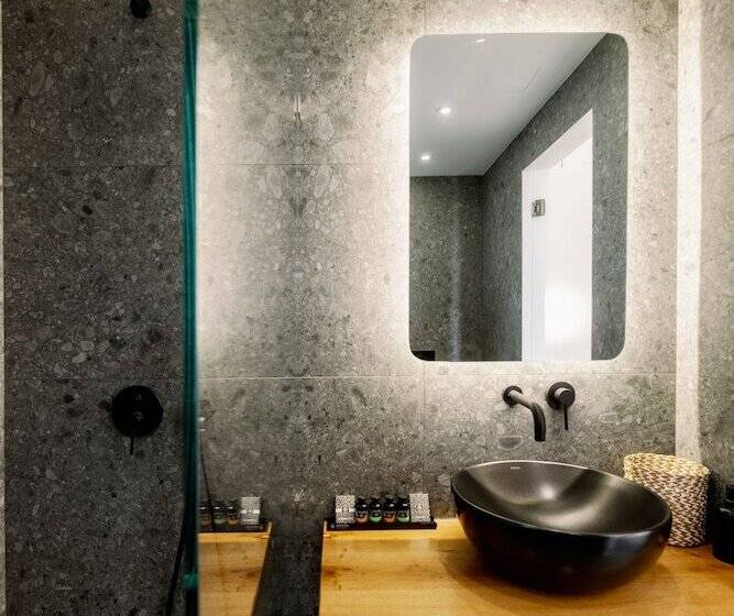 جناح سوبيريور, Naxian Secret