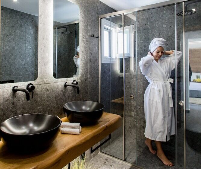 جناح سوبيريور, Naxian Secret