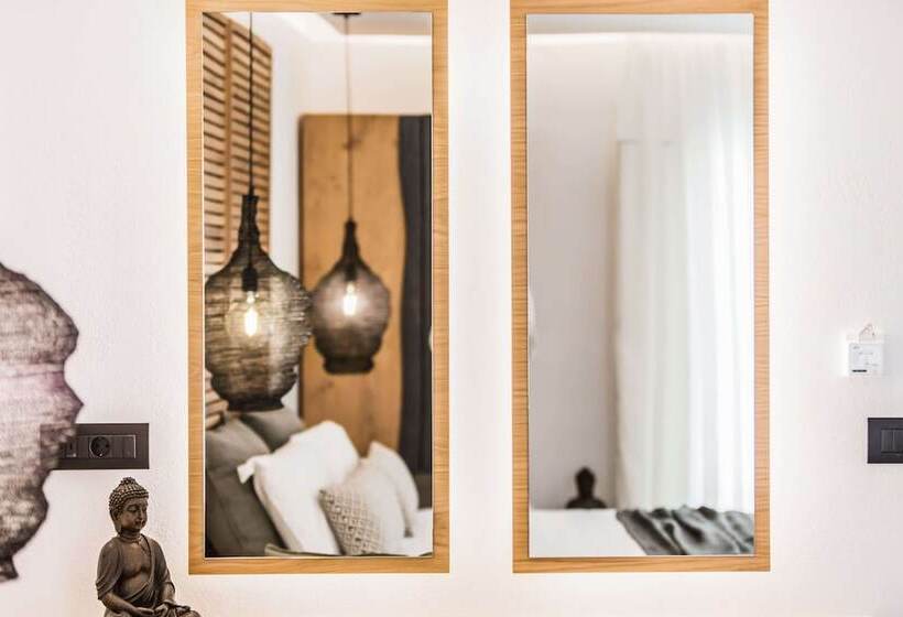 جناح سوبيريور, Naxian Secret