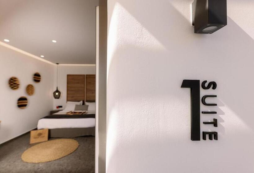 جناح جونيور, Naxian Secret