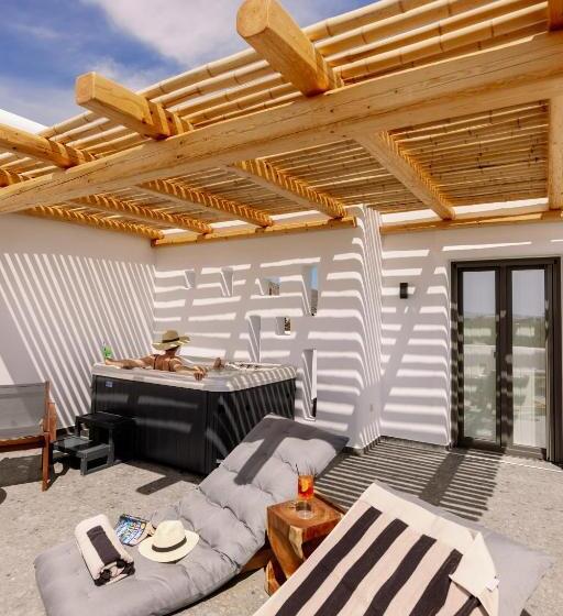 جناح مزود بجاكوزى, Naxian Secret