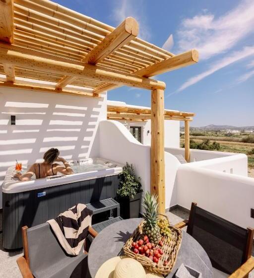 جناح مزود بجاكوزى, Naxian Secret