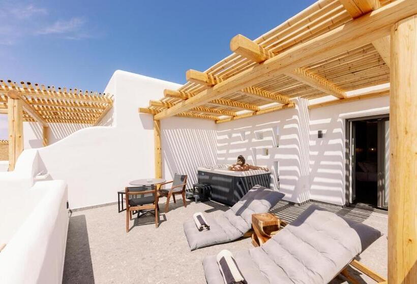 جناح مزود بجاكوزى, Naxian Secret