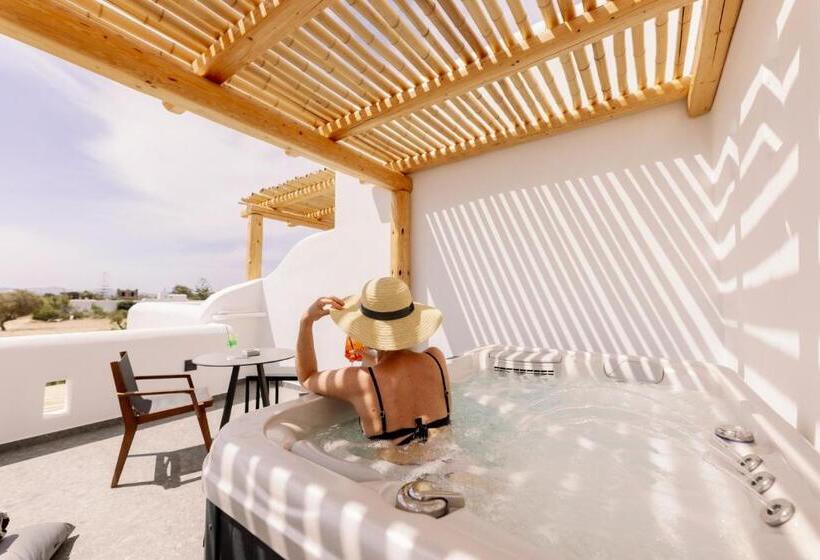 جناح مزود بجاكوزى, Naxian Secret