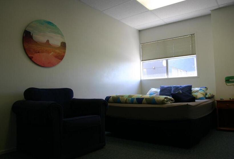 Номер Стандарт, Backpackers Central Hamilton