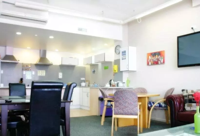 Habitació Quàdruple Estàndard, Backpackers Central Hamilton