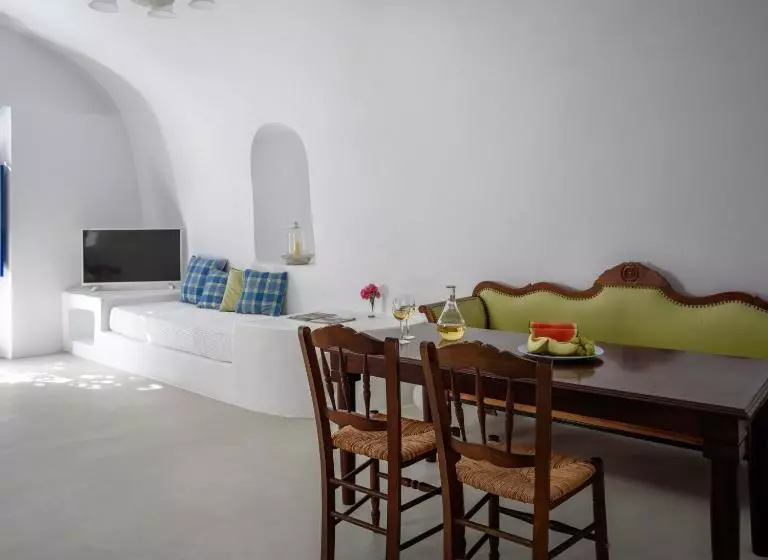 سوییت, Aghios Artemios Traditional Houses