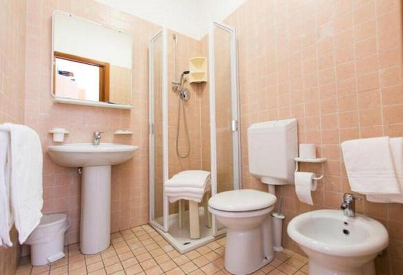 Pokój Standard Trzyosobowy, Albergo Cenni