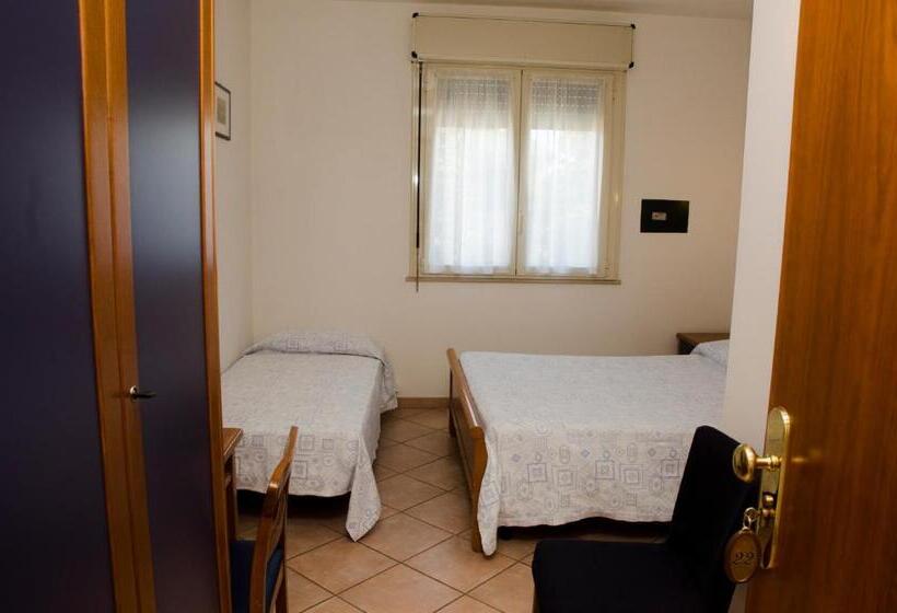 Pokój Standard Trzyosobowy, Albergo Cenni