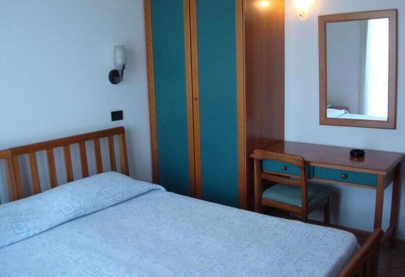 Pokój Standard Trzyosobowy, Albergo Cenni