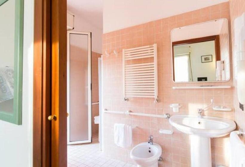 Pokój Czteroosobowy Standard, Albergo Cenni