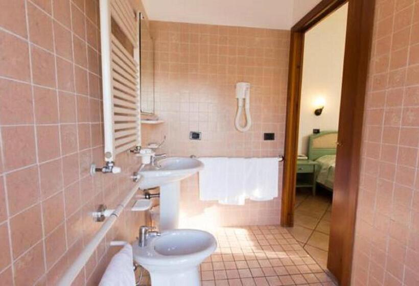 اتاق استاندارد چهار تخته, Albergo Cenni