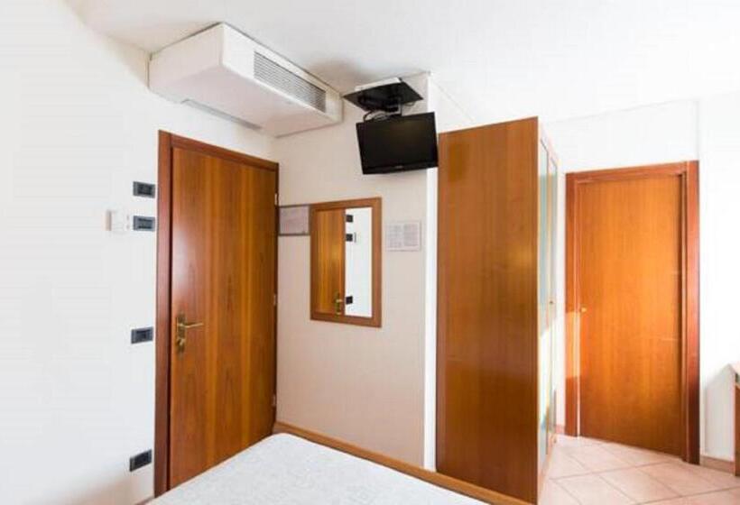 اتاق استاندارد چهار تخته, Albergo Cenni