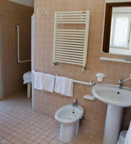 Pokój Czteroosobowy Standard, Albergo Cenni