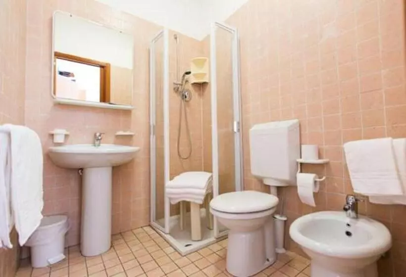 اتاق استاندارد یک نفره, Albergo Cenni