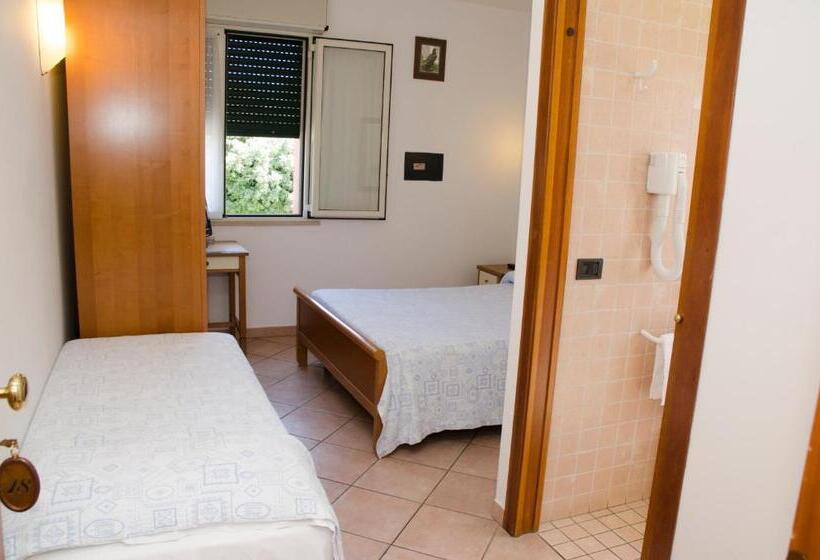 Pokój Standard Trzyosobowy, Albergo Cenni