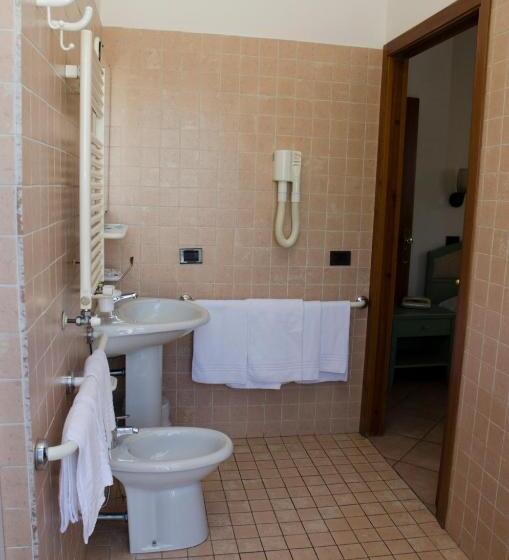 Pokój Czteroosobowy Standard, Albergo Cenni