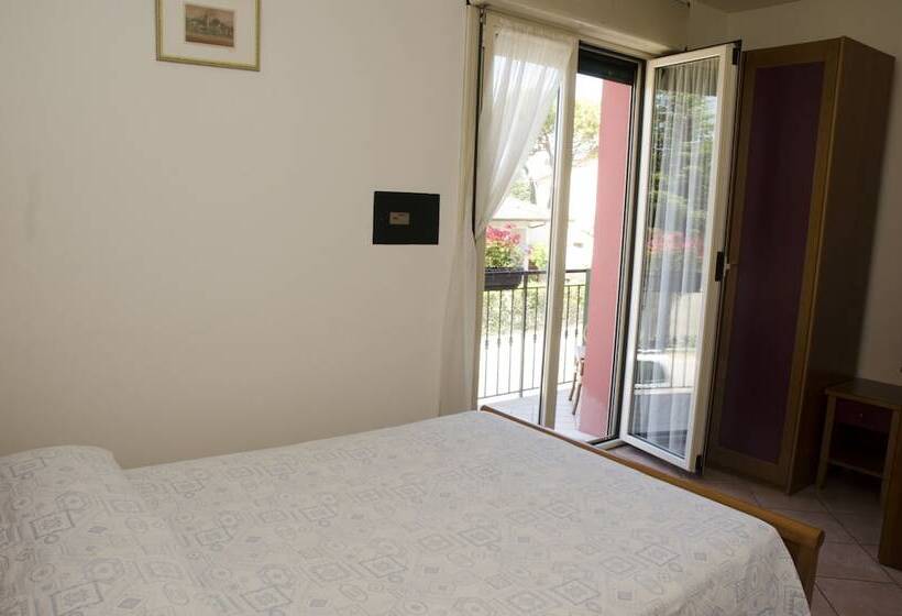 اتاق استاندارد یک نفره, Albergo Cenni